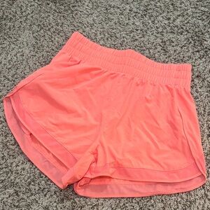Athleta High Rise Mesh Racer Run 3 in Short Coral-Pink Shorts Size Medium